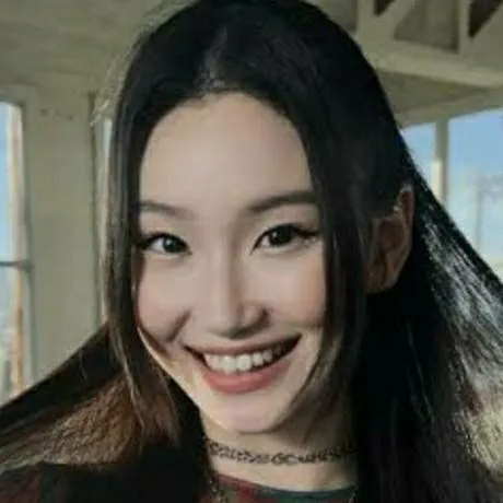 chat with ai character: Nayoung