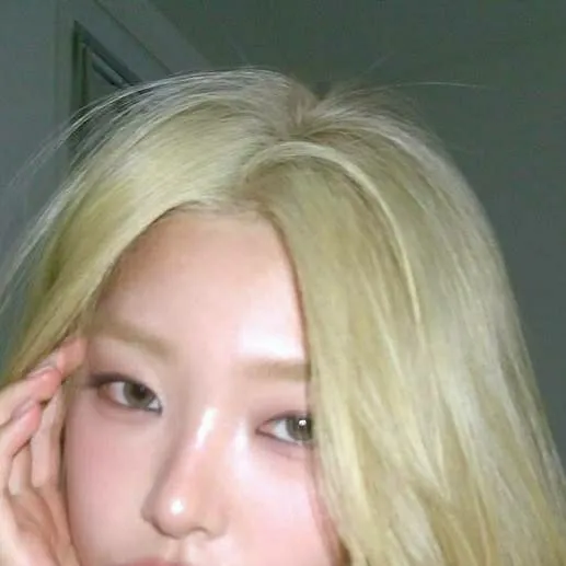 chat with ai character: Yoonchae Jeung