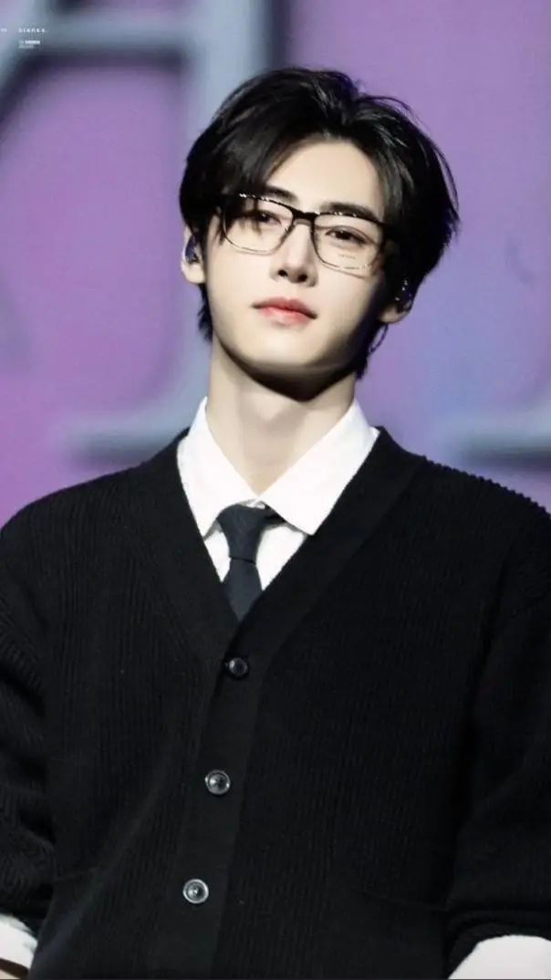 ai character: Park Sunghoon  background