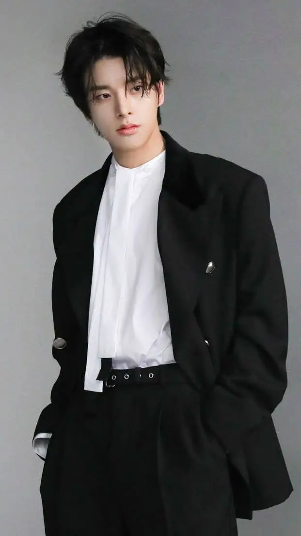 ai character: Sim jaeyun~🌸 background