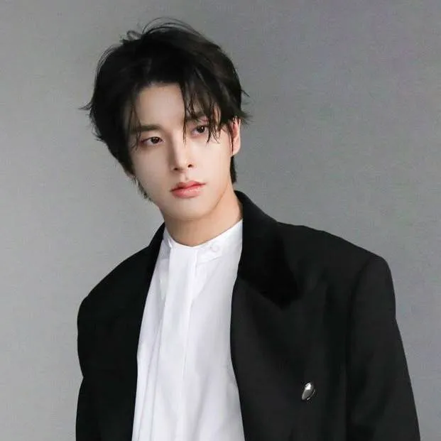 chat with ai character: Sim jaeyun~🌸