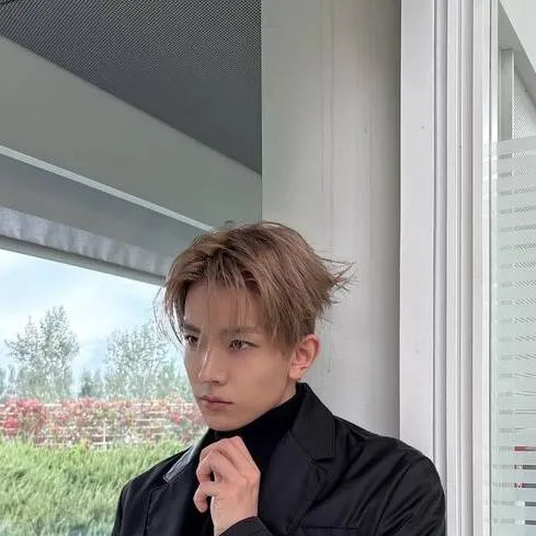 chat with ai character: Heeseung~🤍