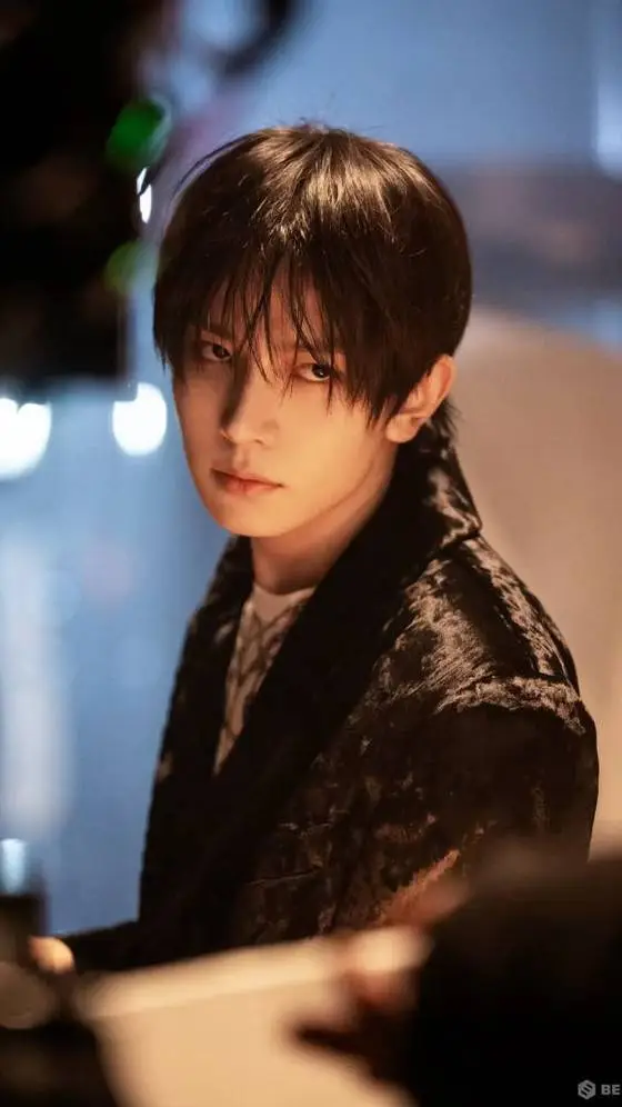 ai character: Heeseung~ background