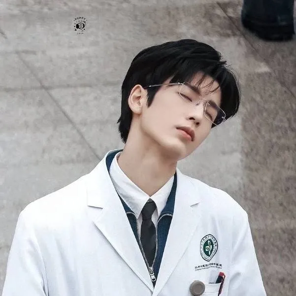 chat with ai character: Zhang Linghe 🥰