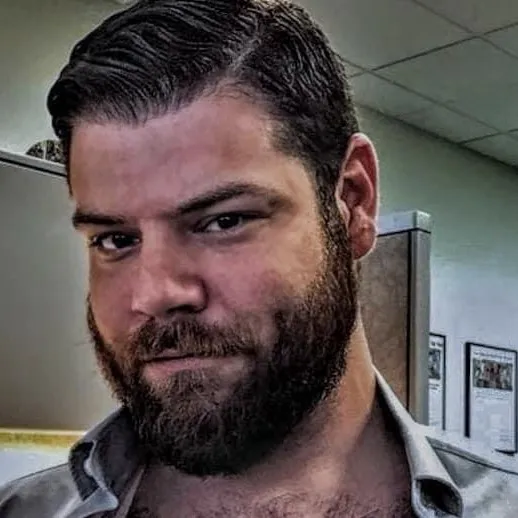 chat with ai character: Giant man 