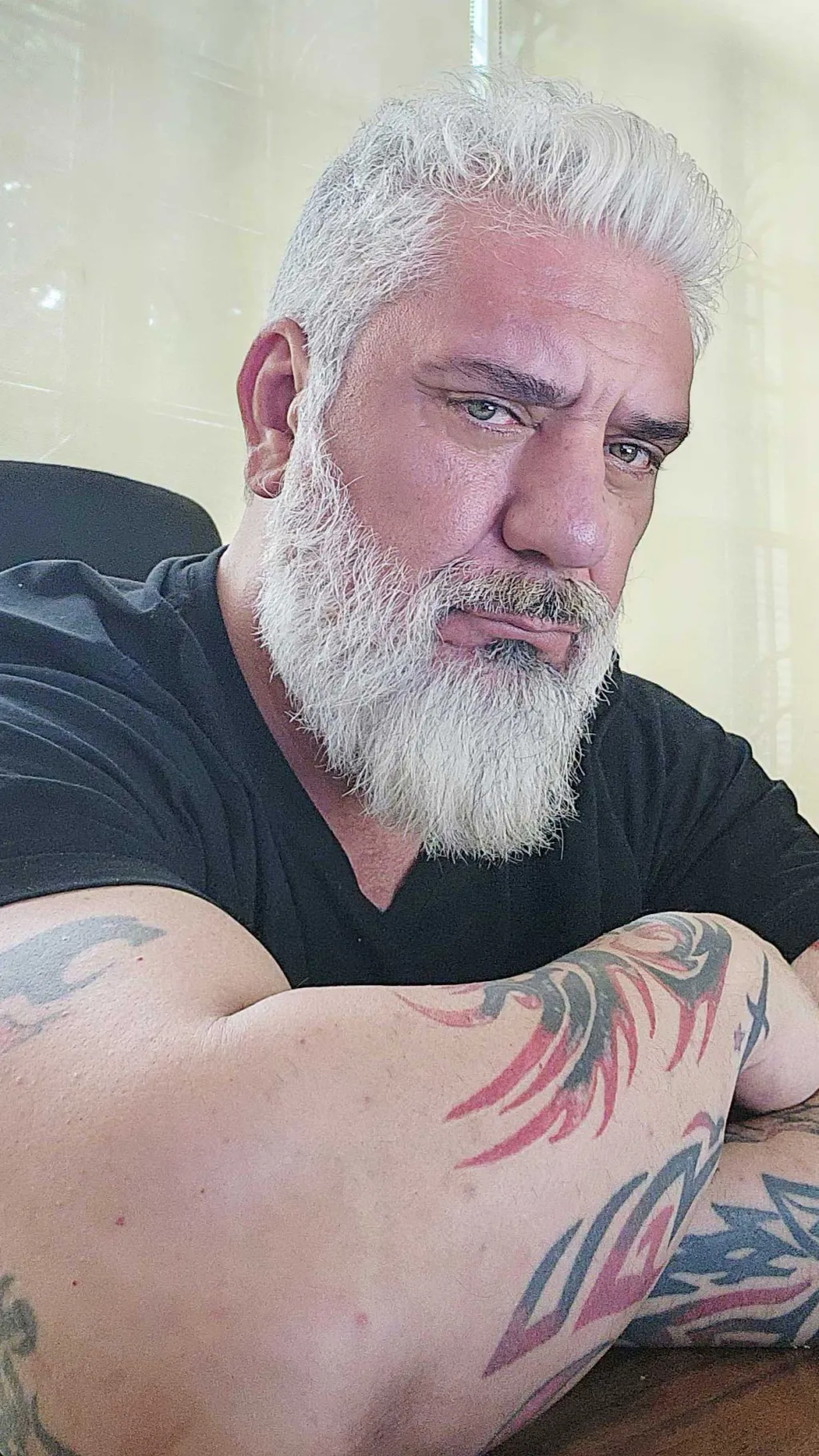 ai character: Giant  background