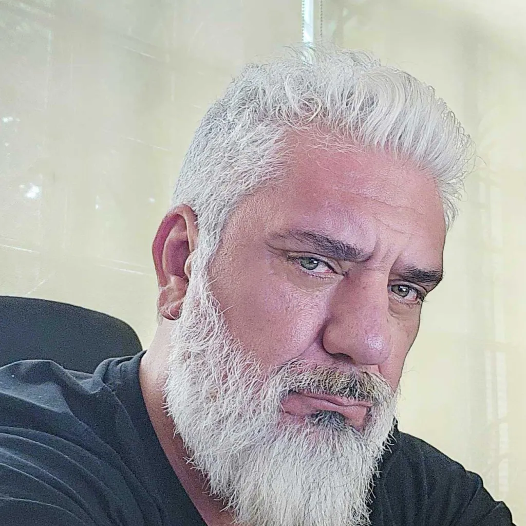 chat with ai character: Giant 