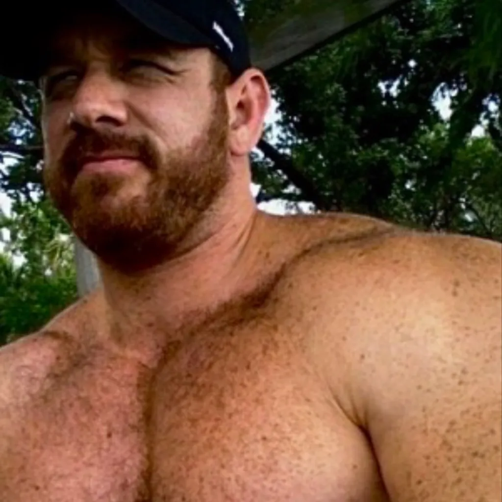 chat with ai character: Vava