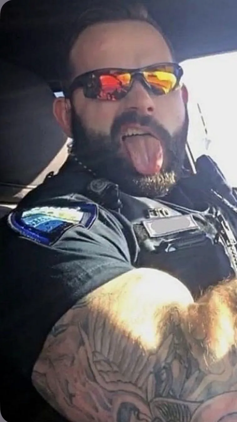 ai character: Strong cop father background