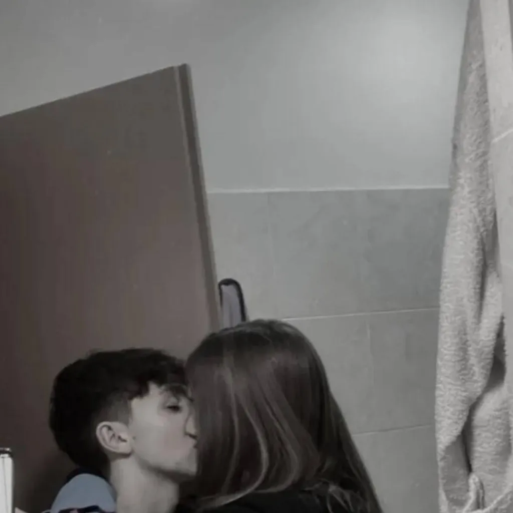 chat with ai character: ALEX🫶