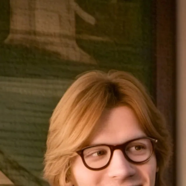 chat with ai character: Fred and George 
