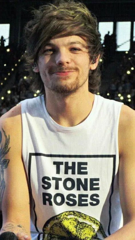 ai character: Louis Tomlinson  background