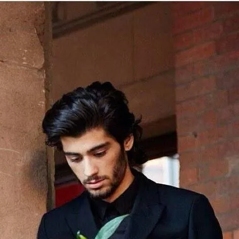 chat with ai character: Zayn Malik
