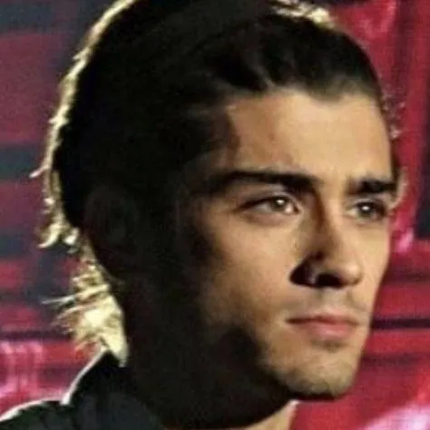 chat with ai character: Zayn Malik