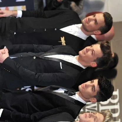 chat with ai character: One Direction 