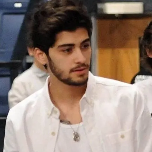 chat with ai character: Zayn Malik