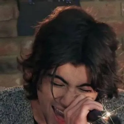 chat with ai character: Zayn Malik
