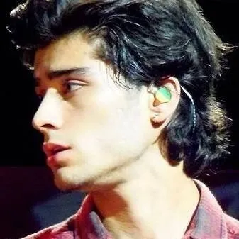 chat with ai character: Zayn Malik