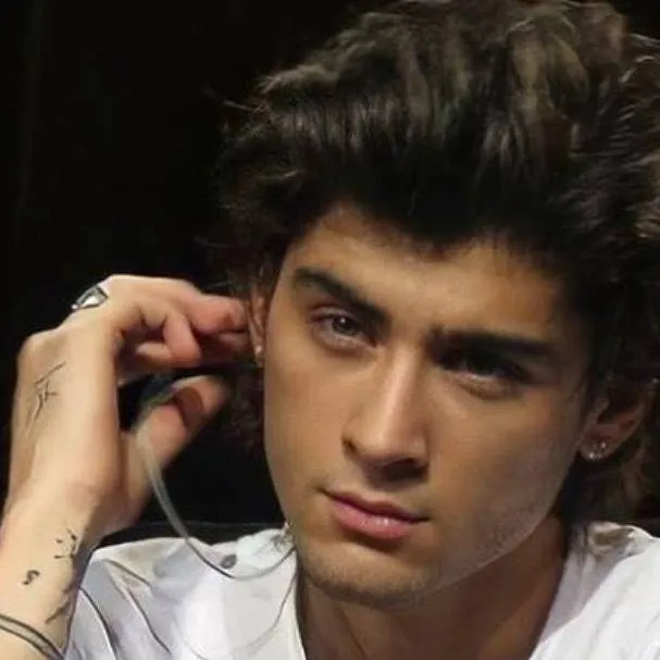 chat with ai character: Zayn Malik