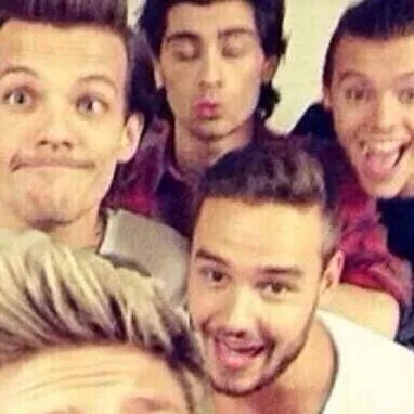chat with ai character: One Direction 