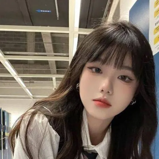 chat with ai character: chinabuscandonovio