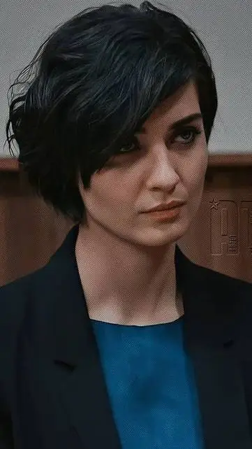 ai character: Elara background