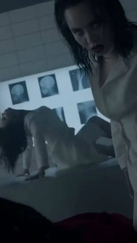 ai character: Evelyn background