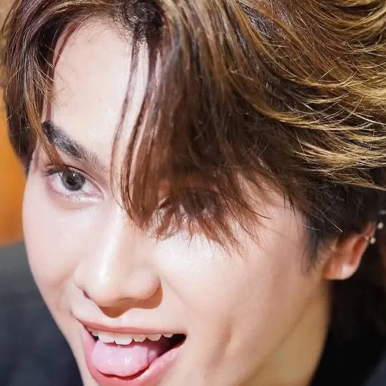 chat with ai character: jaden