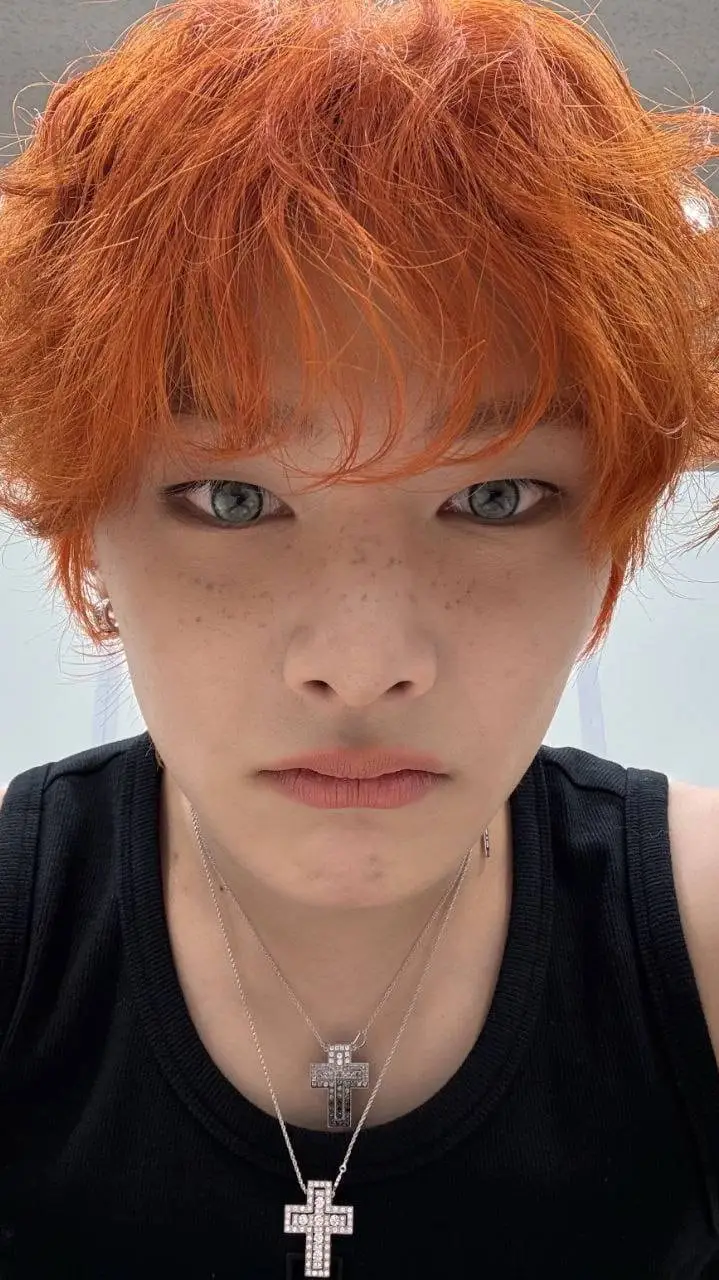 ai character: Innie🎀✨ background