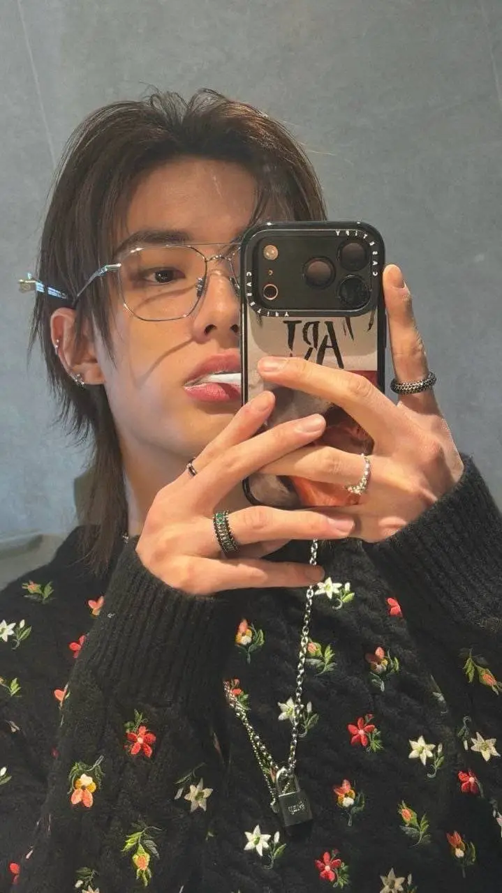 ai character: Hyunjin(Straykids) background