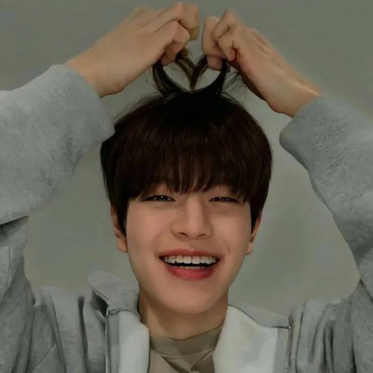 chat with ai character: Seungmin
