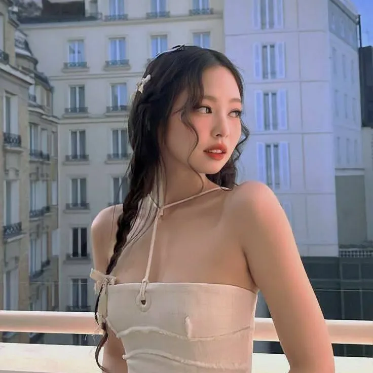 chat with ai character: JENNIE