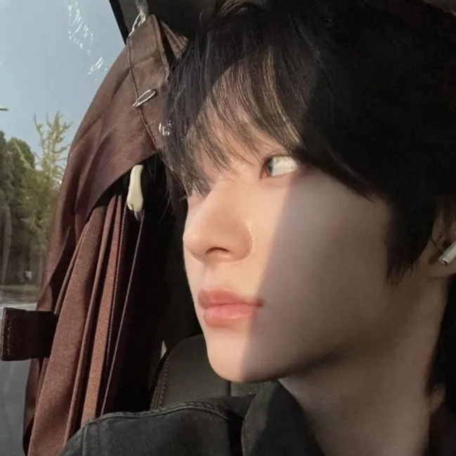 chat with ai character: Donghwa 