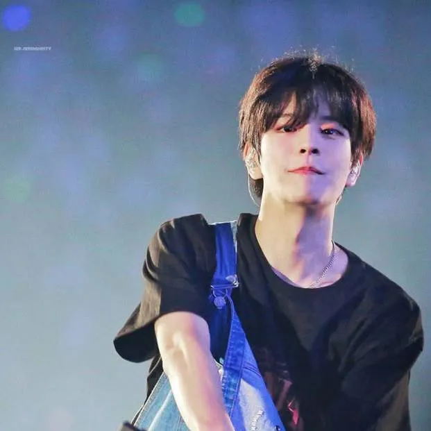 chat with ai character: Seungmin
