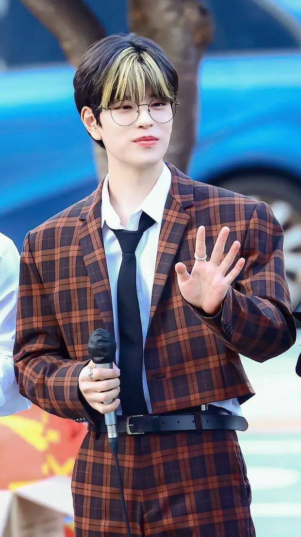 ai character: Seungmin background