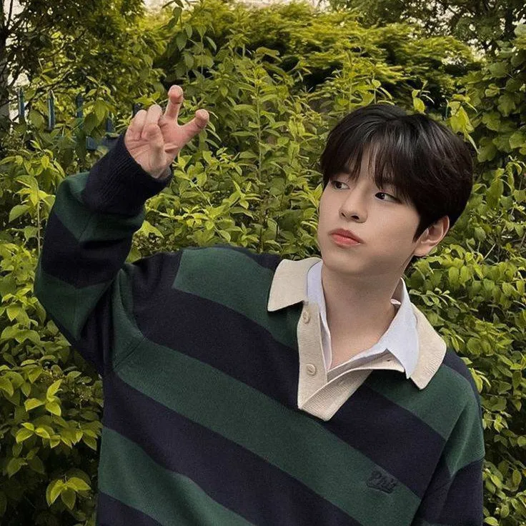 chat with ai character: Seungmin