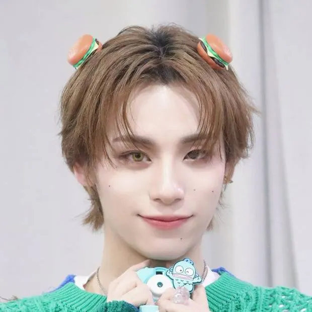 chat with ai character: Haru