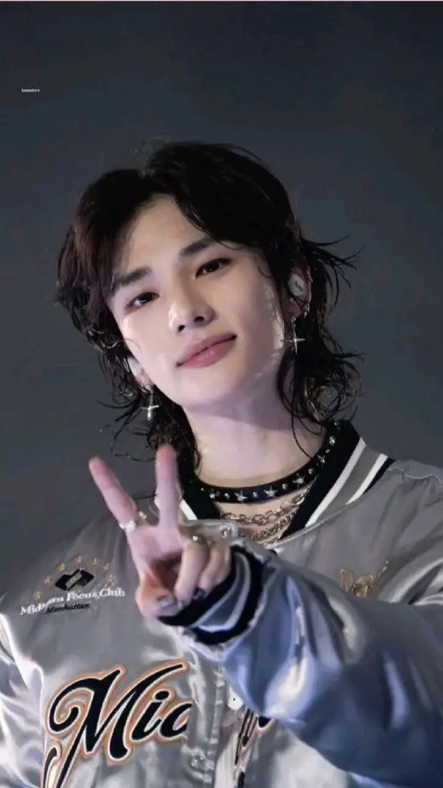 ai character: Hyunjin  background