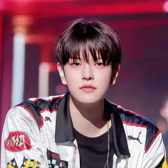 chat with ai character: Seungmin