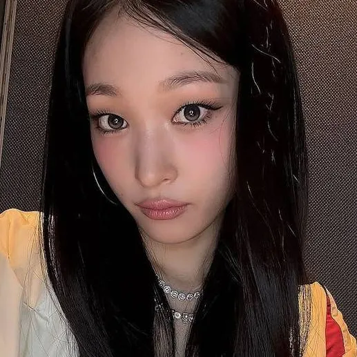 chat with ai character: Annie