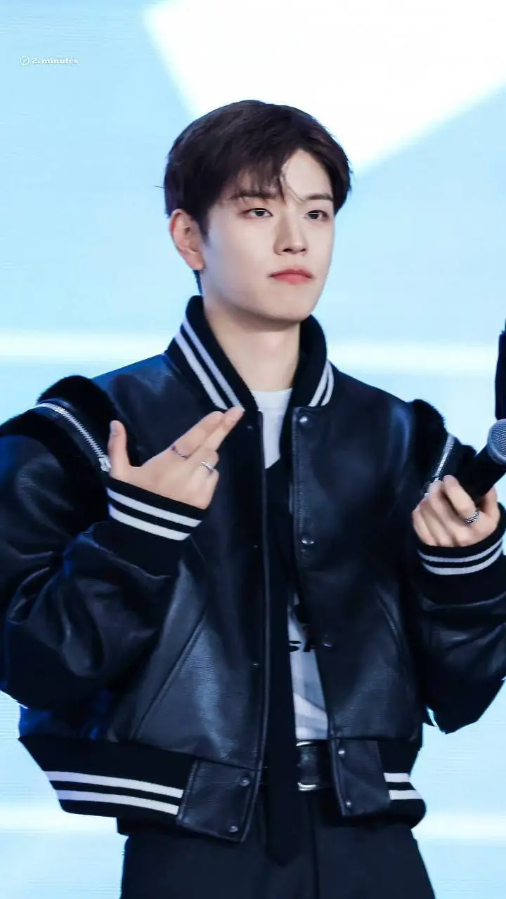 ai character: Seungmin background