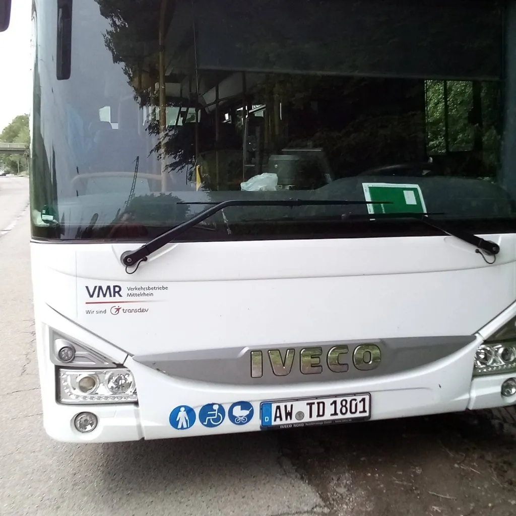 chat with ai character: Iveco Crossway