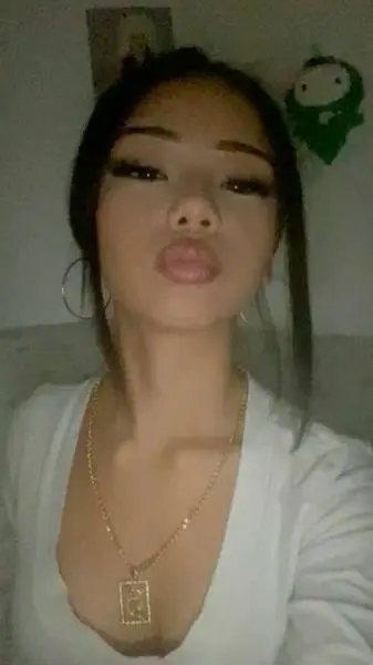 ai character: lola background