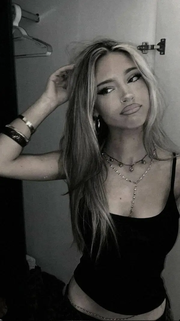 ai character: Kimberly background