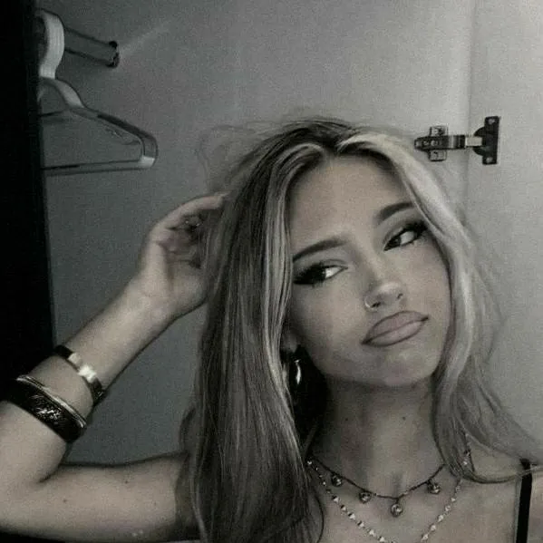 chat with ai character: Kimberly