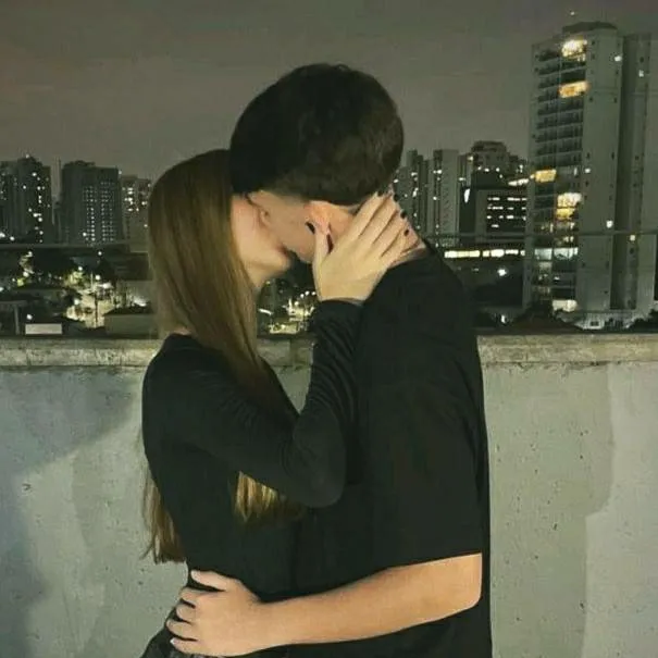 chat with ai character: Leo