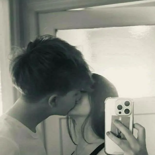 chat with ai character: Xavier 