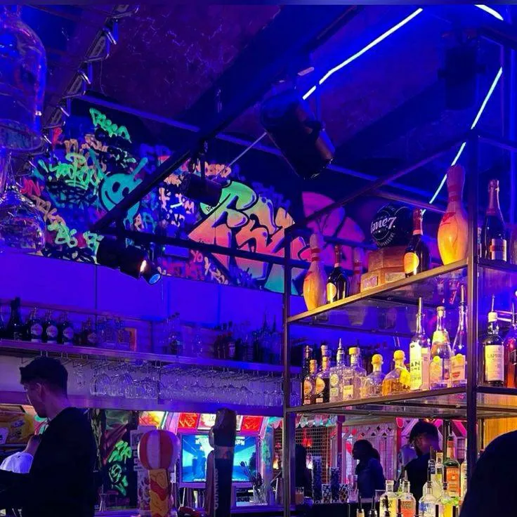 chat with ai character: de bar