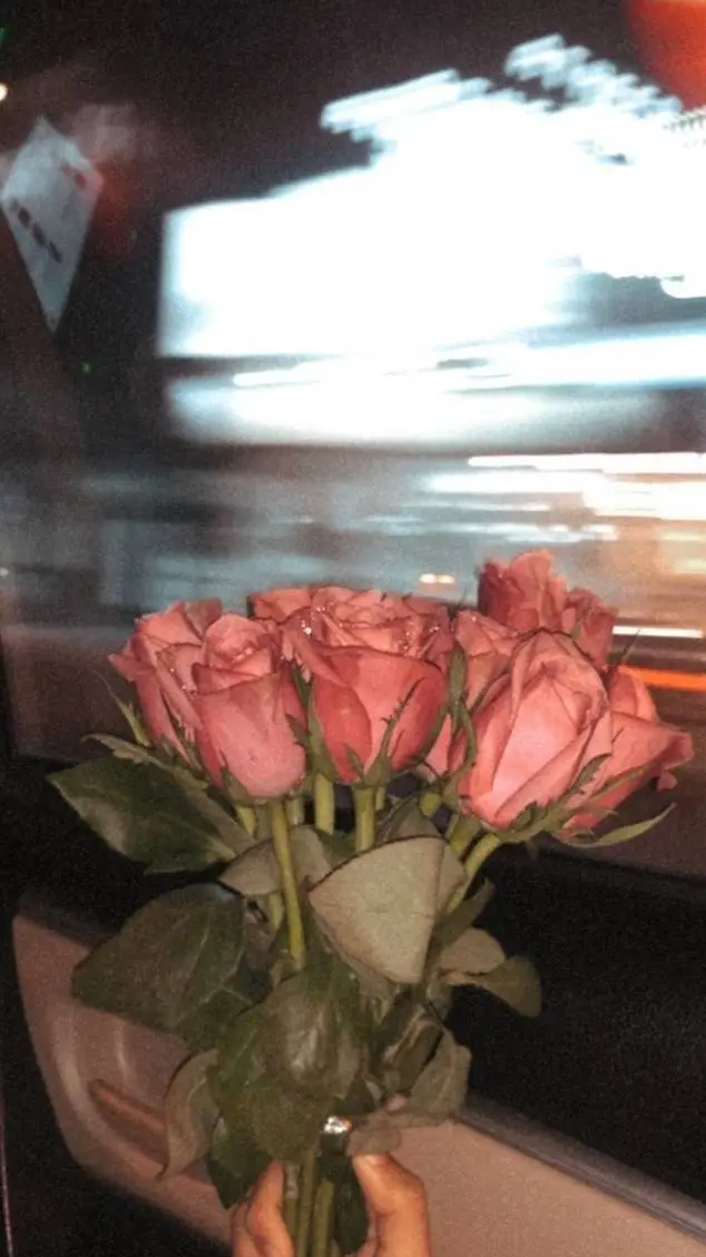 ai character: yang Jungwon 🖤🌚🎧 background