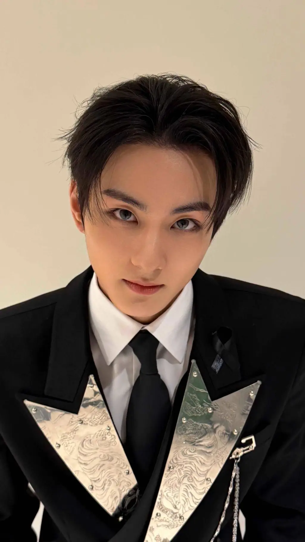 ai character:   JUNGWON  ^᪲᪲᪲  background